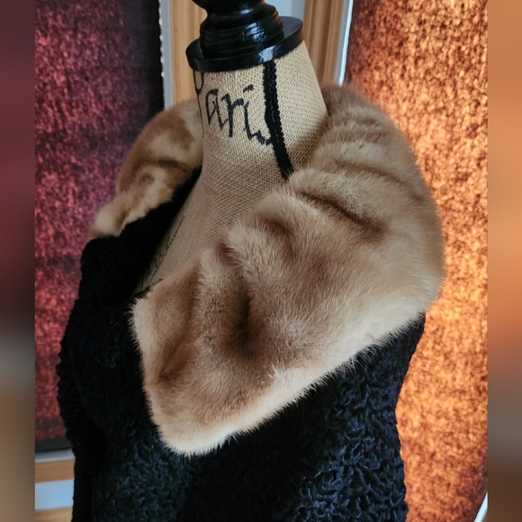 1950s Curly lamb wool and mink coat - Picture 9 of 16